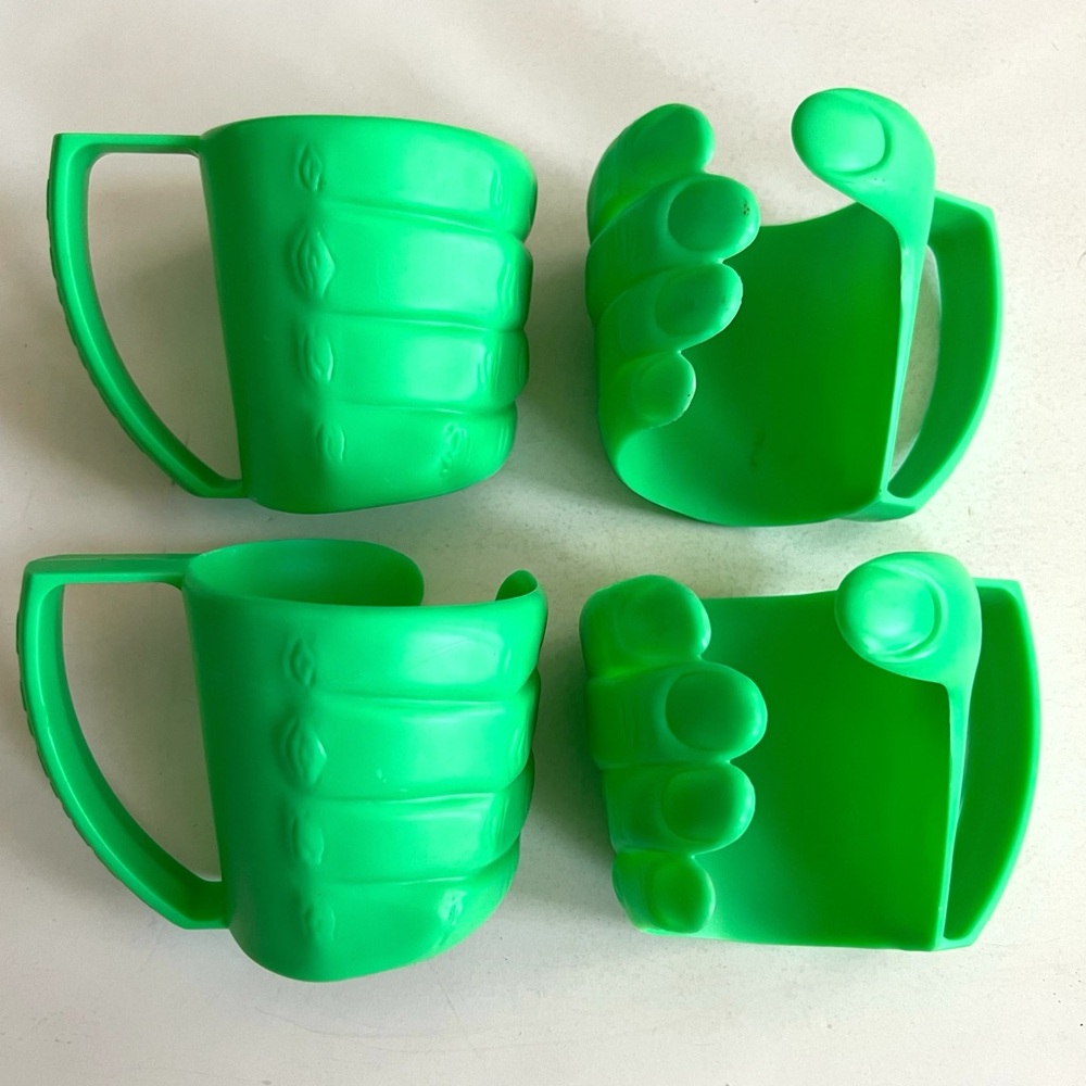 Vintage Set of 4 Promo 7-Eleven Green Plastic Monster Hand Drink Holders